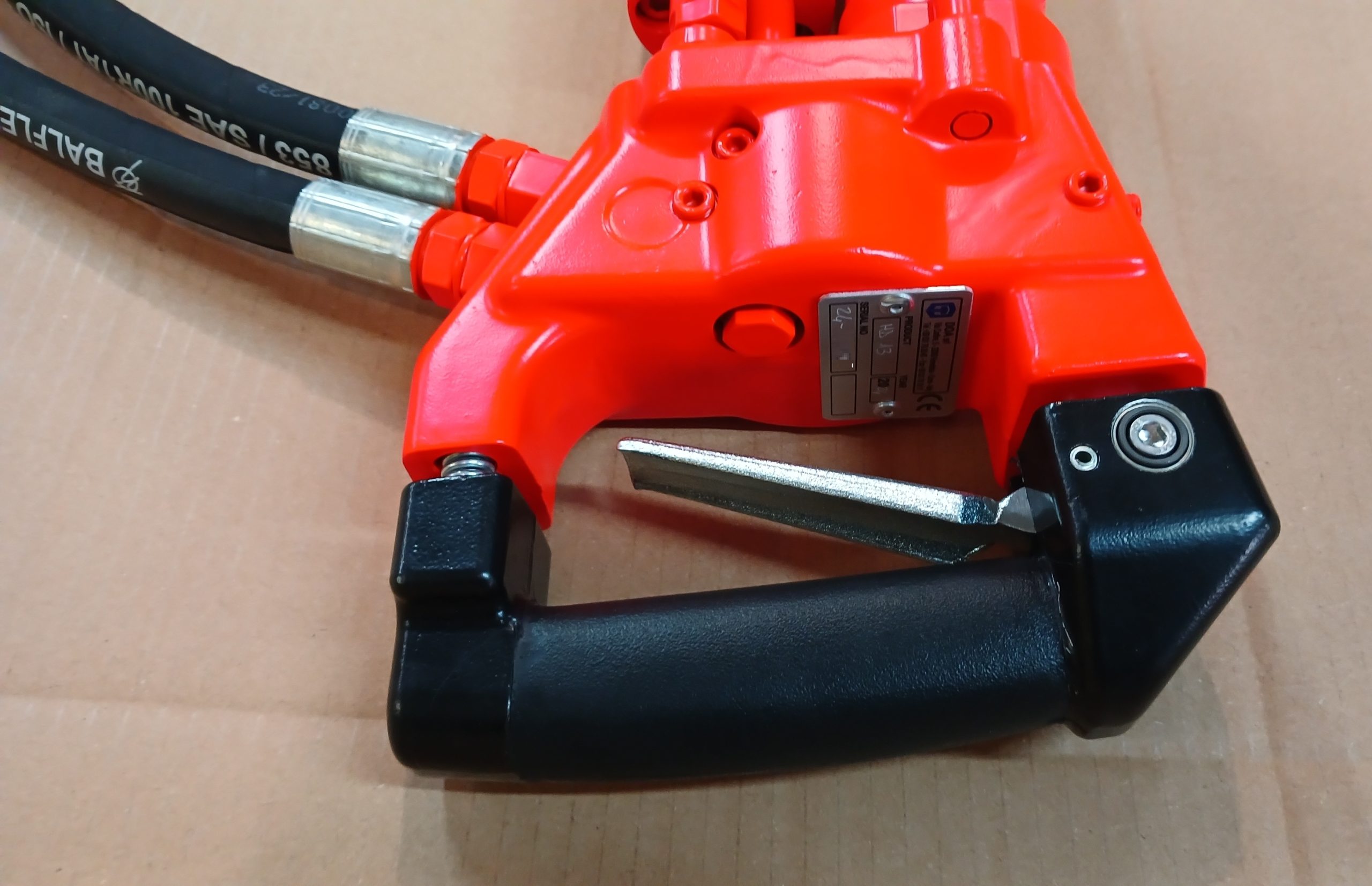 Гідравлічний перфоратор DOA HD13 Гідравлічний перфоратор DOA HD13 - рукоятка антивібраційна